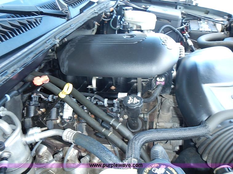 image for item I3576 2004 Chevrolet Silverado 1500 Ext. Cab pickup truck