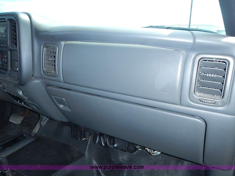 image for item I3576 2004 Chevrolet Silverado 1500 Ext. Cab pickup truck