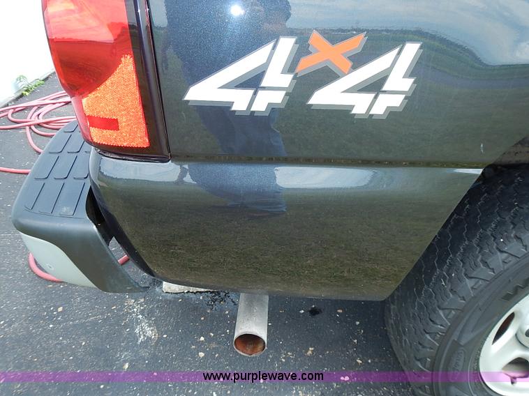 image for item I3576 2004 Chevrolet Silverado 1500 Ext. Cab pickup truck