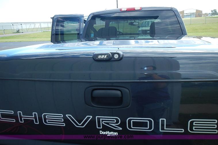 image for item I3576 2004 Chevrolet Silverado 1500 Ext. Cab pickup truck