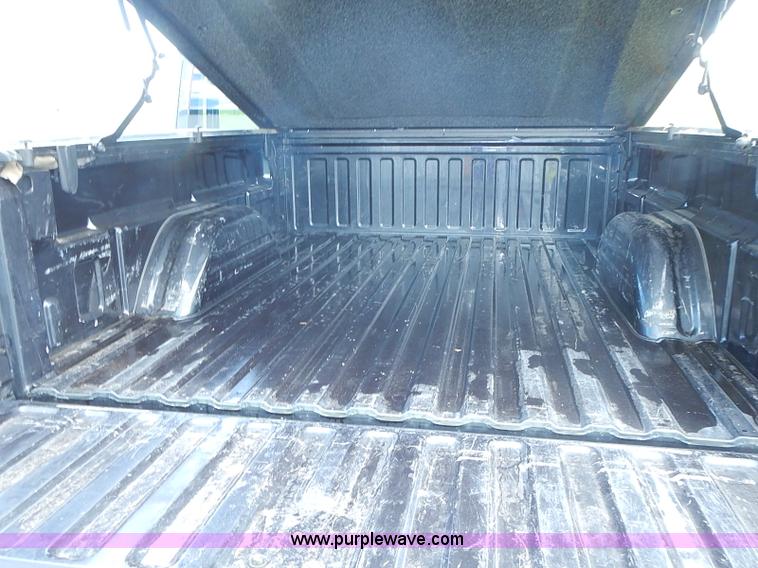 image for item I3576 2004 Chevrolet Silverado 1500 Ext. Cab pickup truck