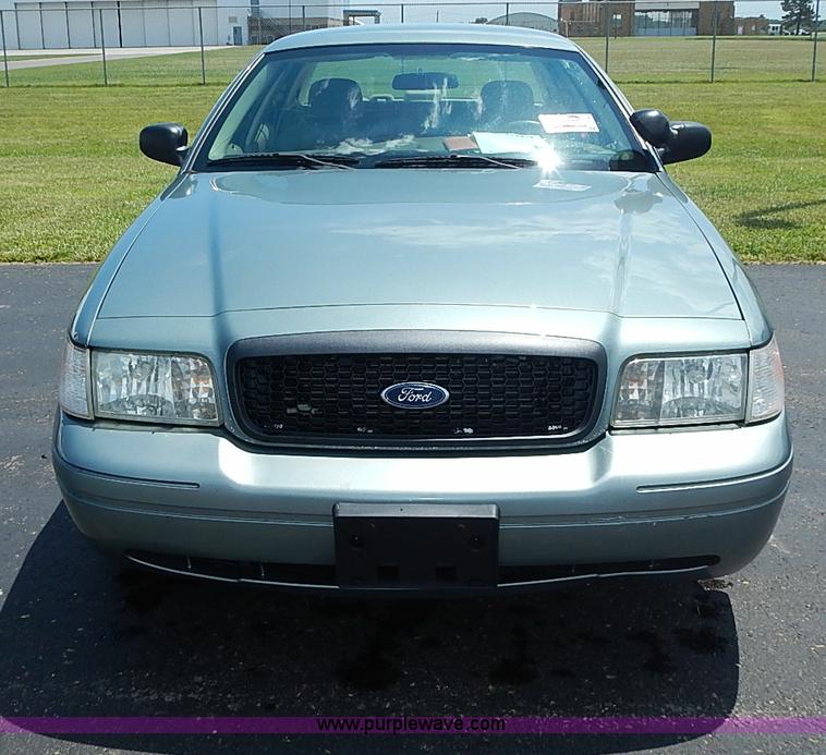 image for item J3180 2005 Ford Crown Victoria Police Interceptor