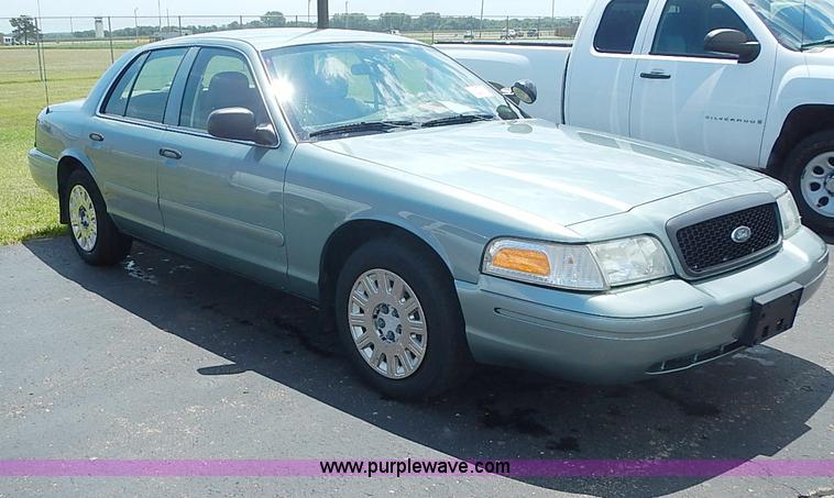 image for item J3180 2005 Ford Crown Victoria Police Interceptor