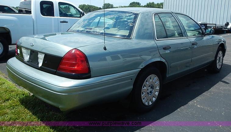 image for item J3180 2005 Ford Crown Victoria Police Interceptor