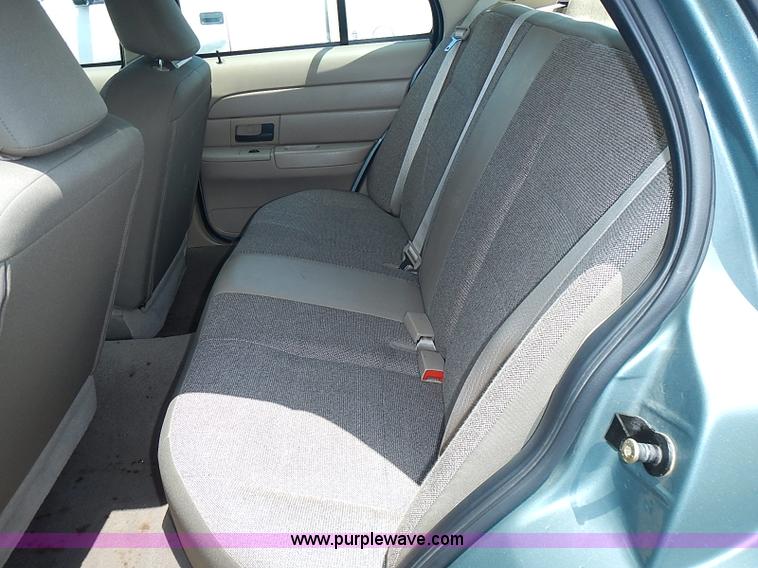 image for item J3180 2005 Ford Crown Victoria Police Interceptor