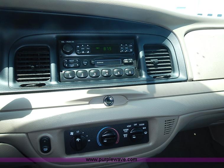 image for item J3180 2005 Ford Crown Victoria Police Interceptor