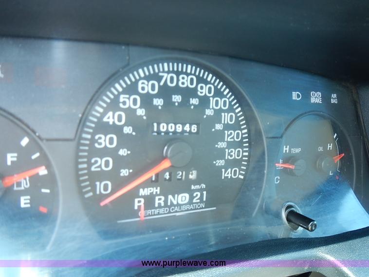 image for item J3180 2005 Ford Crown Victoria Police Interceptor