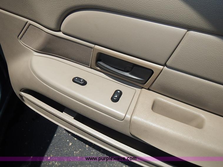 image for item J3180 2005 Ford Crown Victoria Police Interceptor