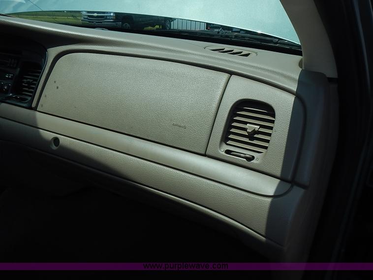 image for item J3180 2005 Ford Crown Victoria Police Interceptor