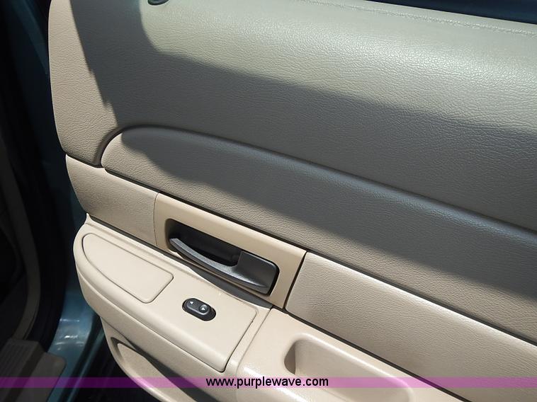 image for item J3180 2005 Ford Crown Victoria Police Interceptor