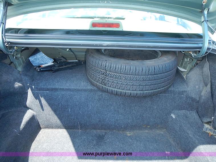 image for item J3180 2005 Ford Crown Victoria Police Interceptor