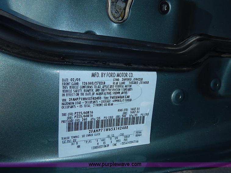 image for item J3180 2005 Ford Crown Victoria Police Interceptor