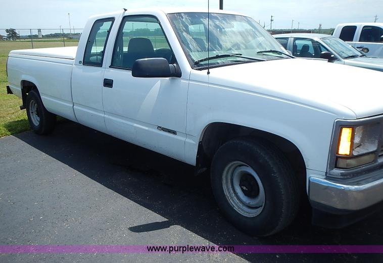 image for item J3181 1998 Chevrolet Cheyenne 1500 Ext. Cab pickup truck