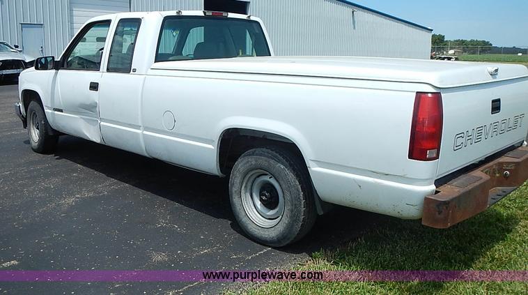 image for item J3181 1998 Chevrolet Cheyenne 1500 Ext. Cab pickup truck