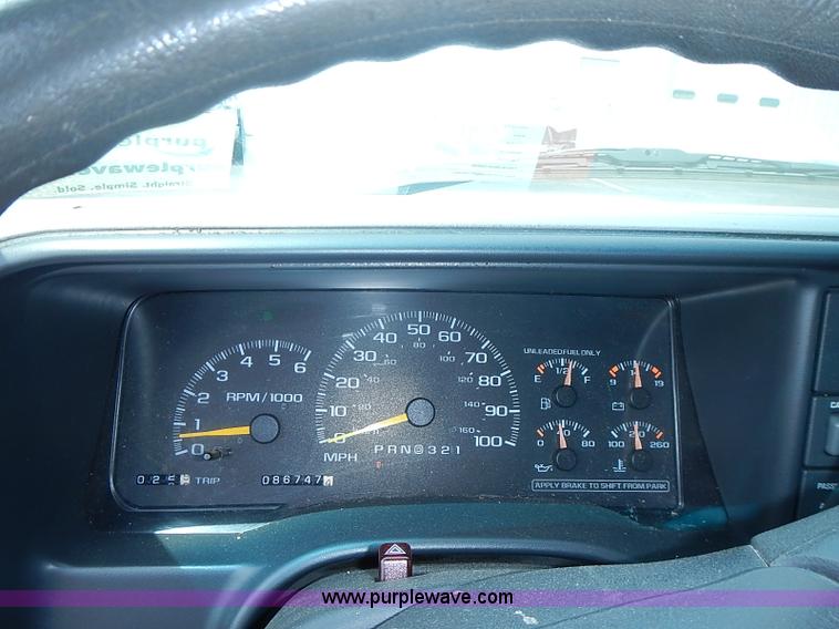 image for item J3181 1998 Chevrolet Cheyenne 1500 Ext. Cab pickup truck