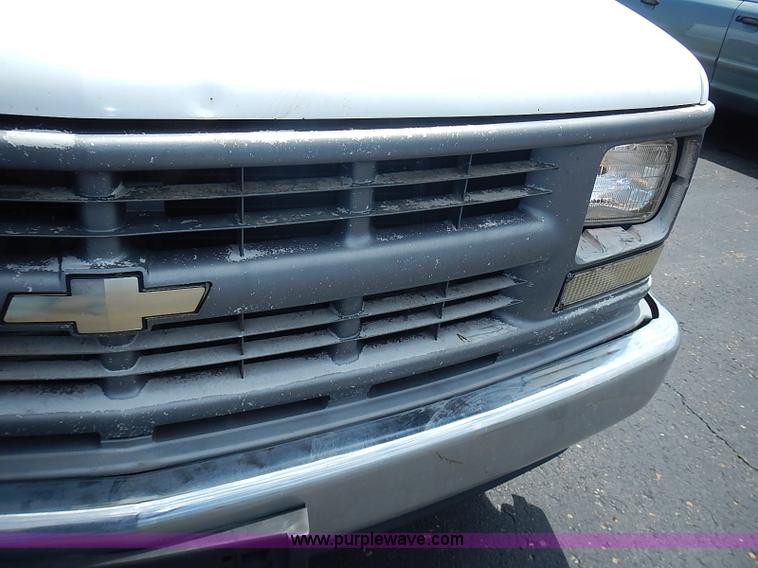 image for item J3181 1998 Chevrolet Cheyenne 1500 Ext. Cab pickup truck