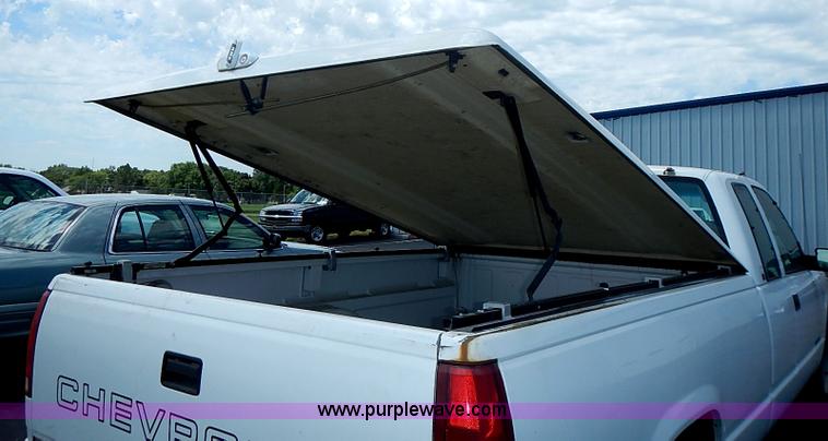 image for item J3181 1998 Chevrolet Cheyenne 1500 Ext. Cab pickup truck