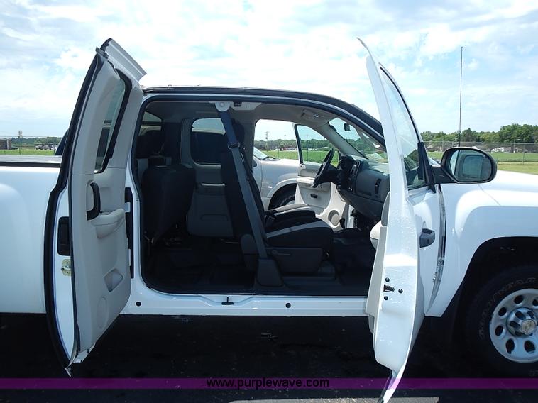 image for item J3182 2009 Chevrolet Silverado 1500 pickup truck