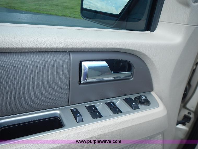 image for item J3184 2008 Ford Expedition XLT SUV