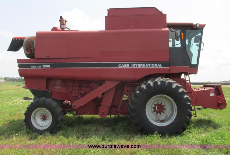 image for item A8726 1994 Case IH 1688 combine