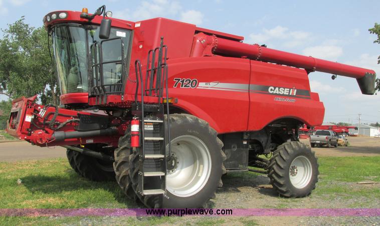image for item A8727 2011 Case IH 7120 combine
