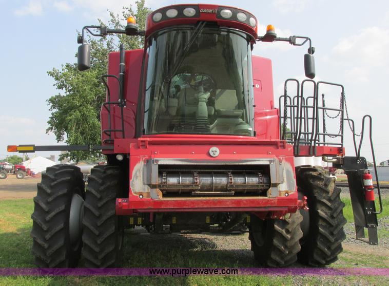 image for item A8727 2011 Case IH 7120 combine