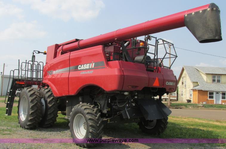 image for item A8727 2011 Case IH 7120 combine