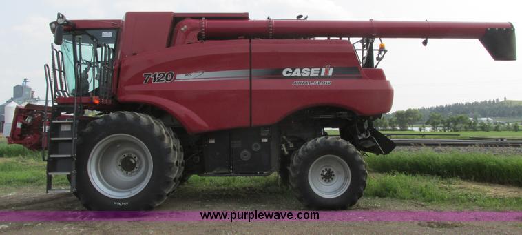 image for item A8727 2011 Case IH 7120 combine