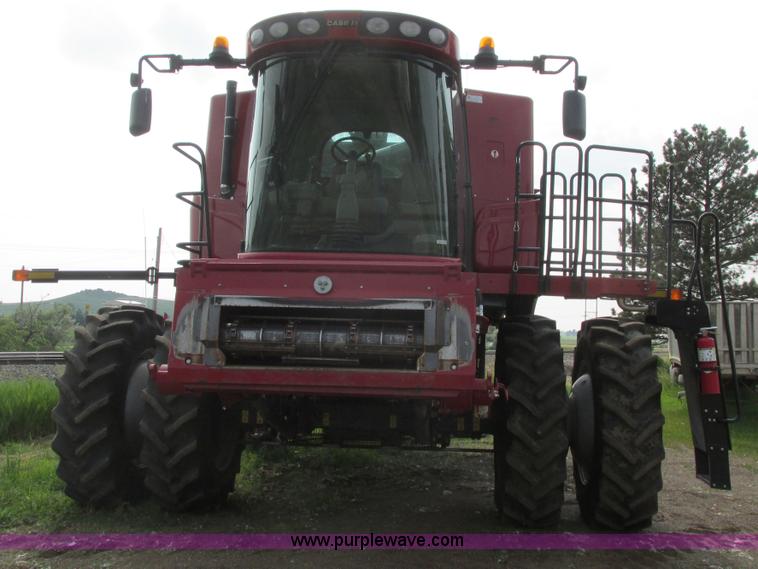 image for item A8727 2011 Case IH 7120 combine