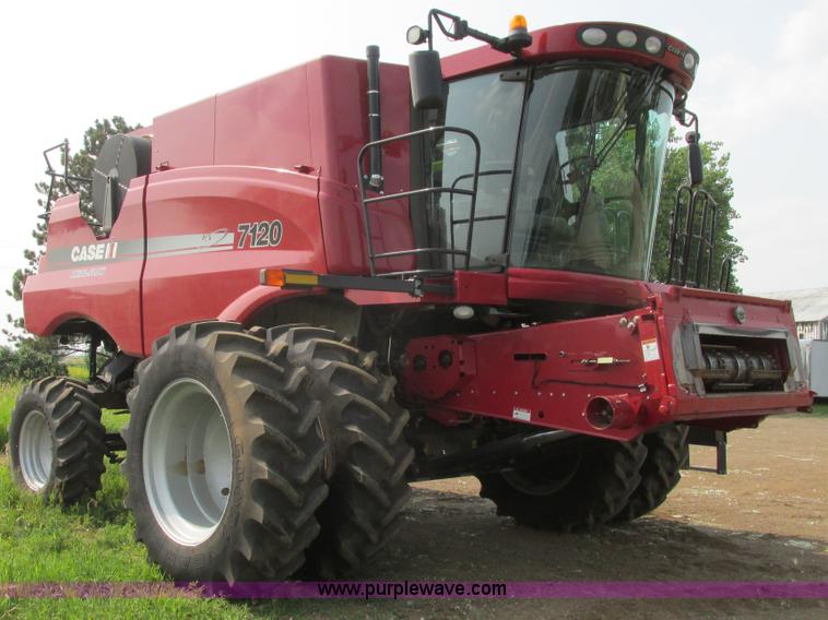 image for item A8727 2011 Case IH 7120 combine