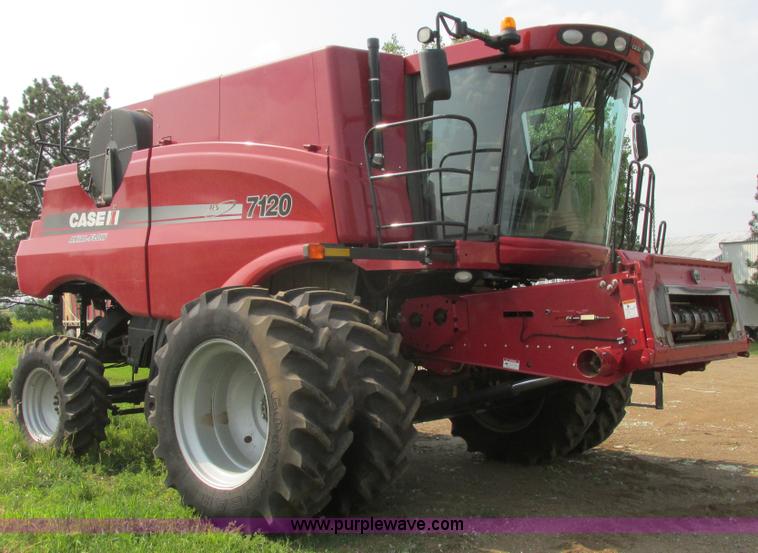 image for item A8727 2011 Case IH 7120 combine