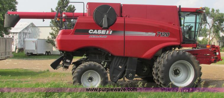image for item A8727 2011 Case IH 7120 combine