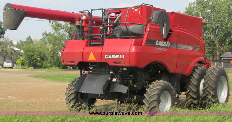 image for item A8727 2011 Case IH 7120 combine