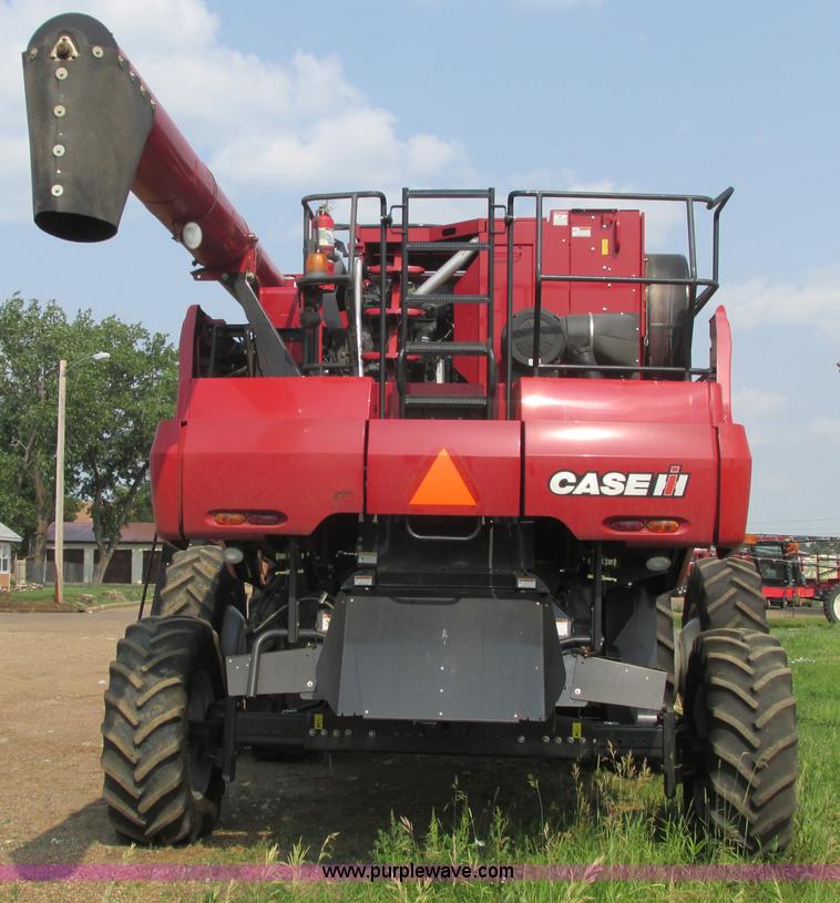 image for item A8727 2011 Case IH 7120 combine