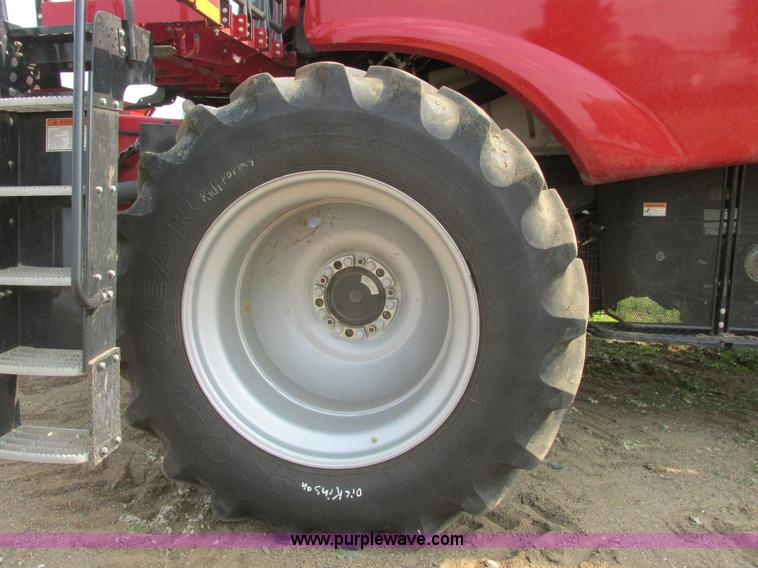 image for item A8727 2011 Case IH 7120 combine