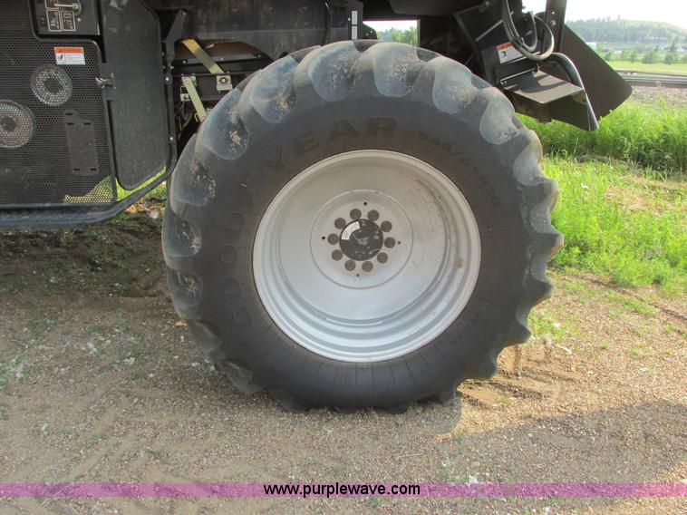 image for item A8727 2011 Case IH 7120 combine