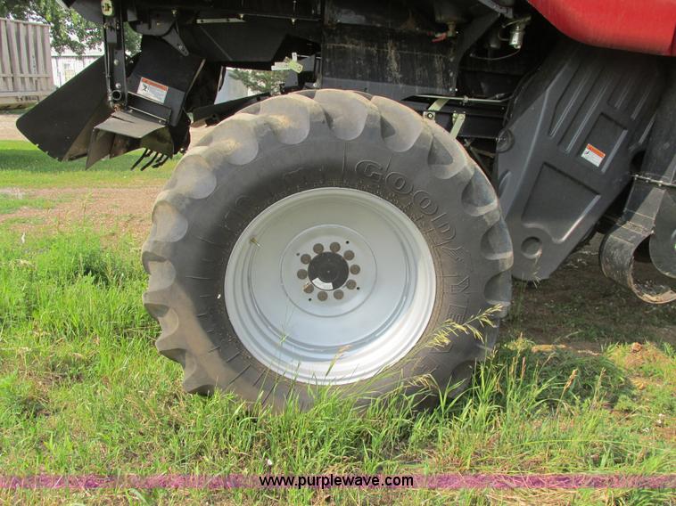 image for item A8727 2011 Case IH 7120 combine