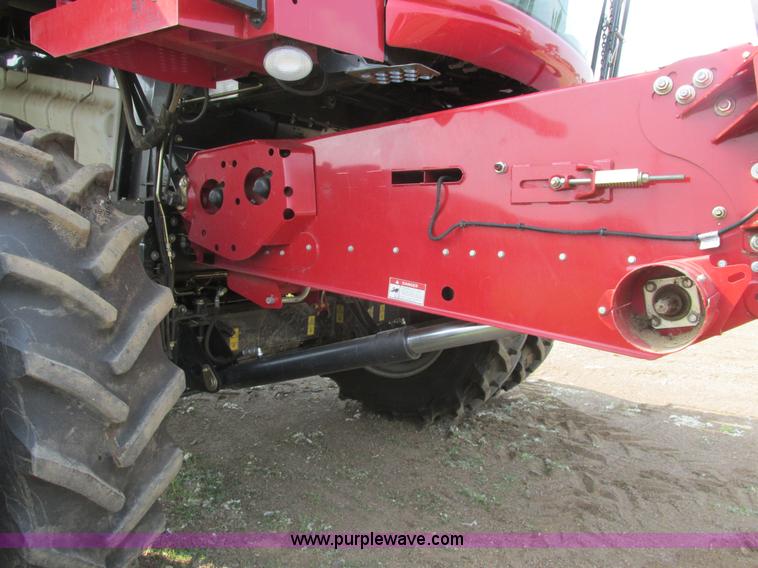 image for item A8727 2011 Case IH 7120 combine