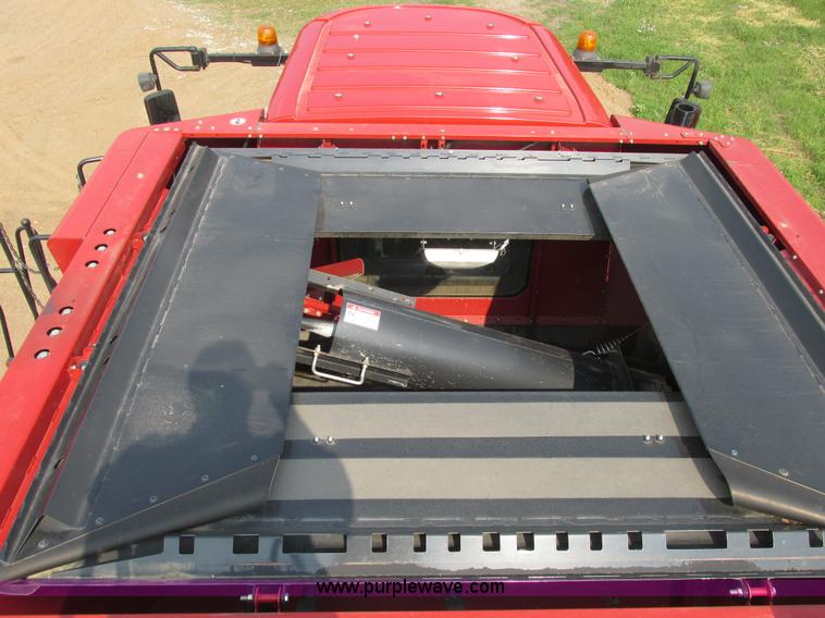 image for item A8727 2011 Case IH 7120 combine