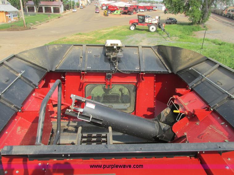 image for item A8727 2011 Case IH 7120 combine