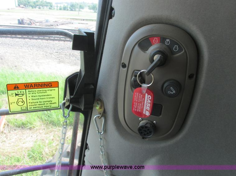 image for item A8727 2011 Case IH 7120 combine