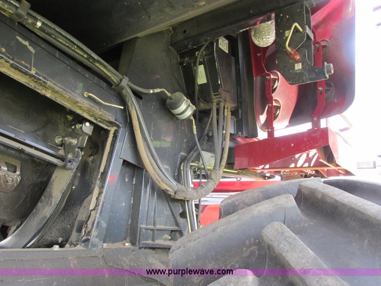 image for item A8727 2011 Case IH 7120 combine