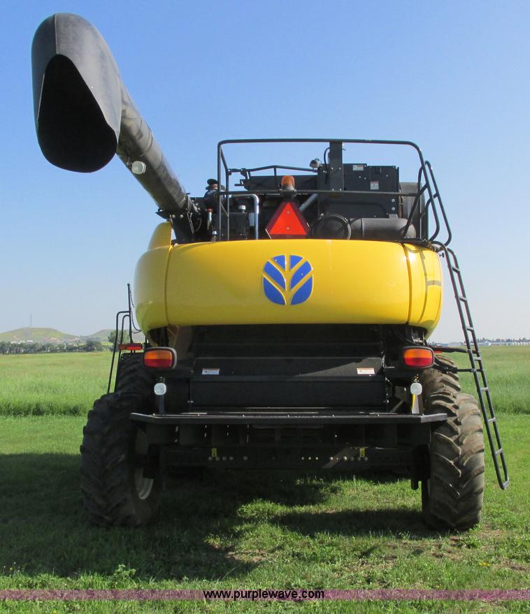 image for item A8728 2010 New Holland CR9070 combine