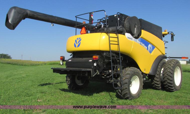 image for item A8728 2010 New Holland CR9070 combine