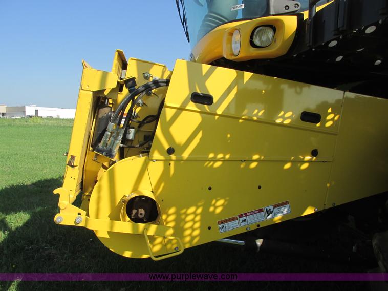 image for item A8728 2010 New Holland CR9070 combine