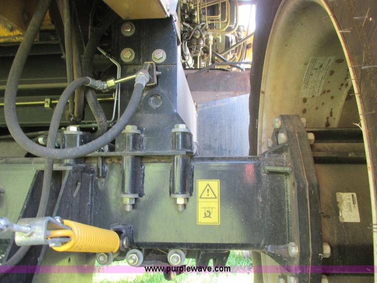 image for item A8728 2010 New Holland CR9070 combine