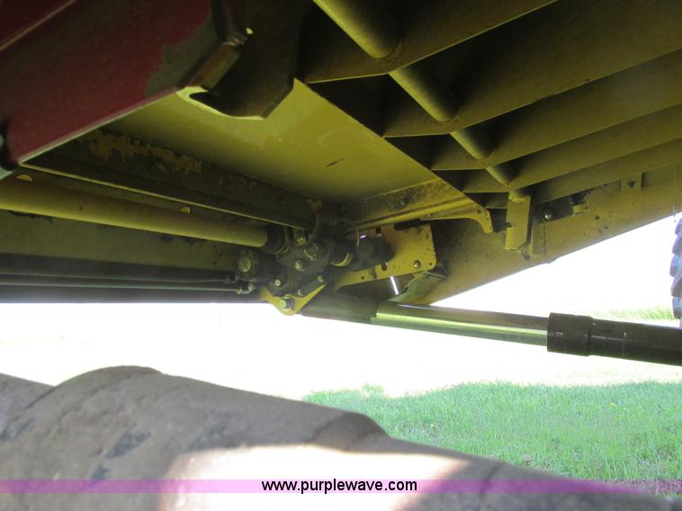 image for item A8728 2010 New Holland CR9070 combine