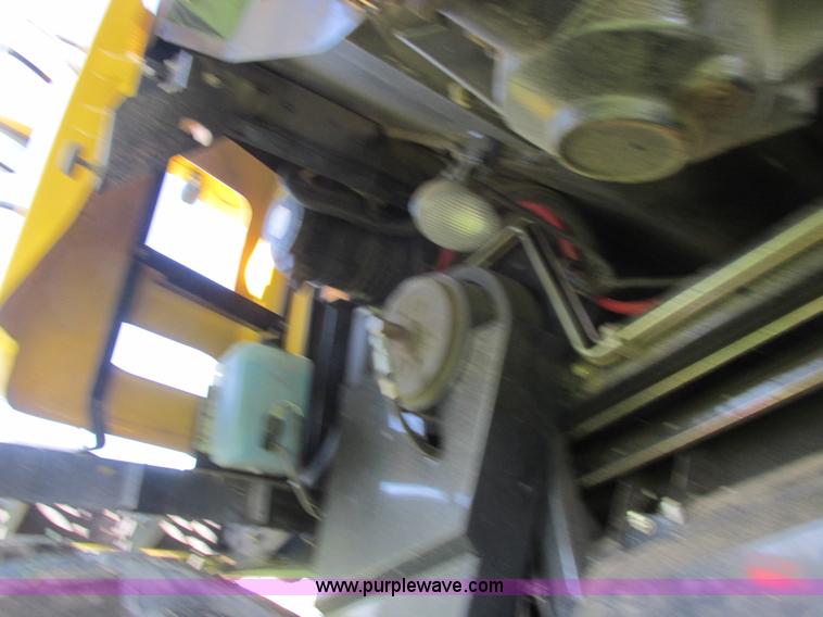 image for item A8728 2010 New Holland CR9070 combine