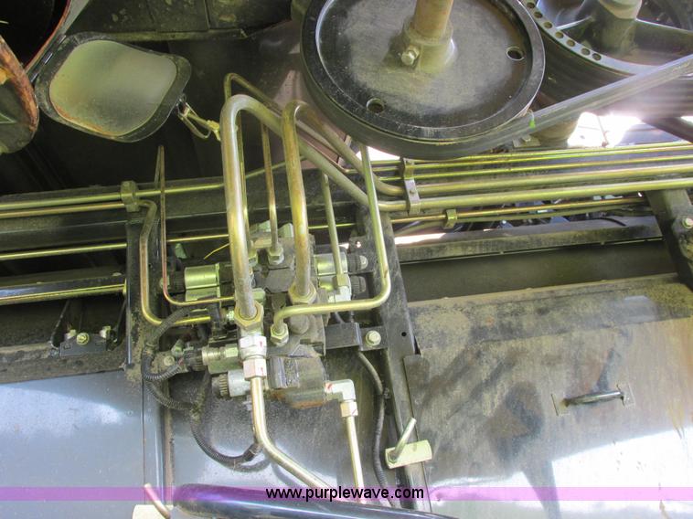 image for item A8728 2010 New Holland CR9070 combine