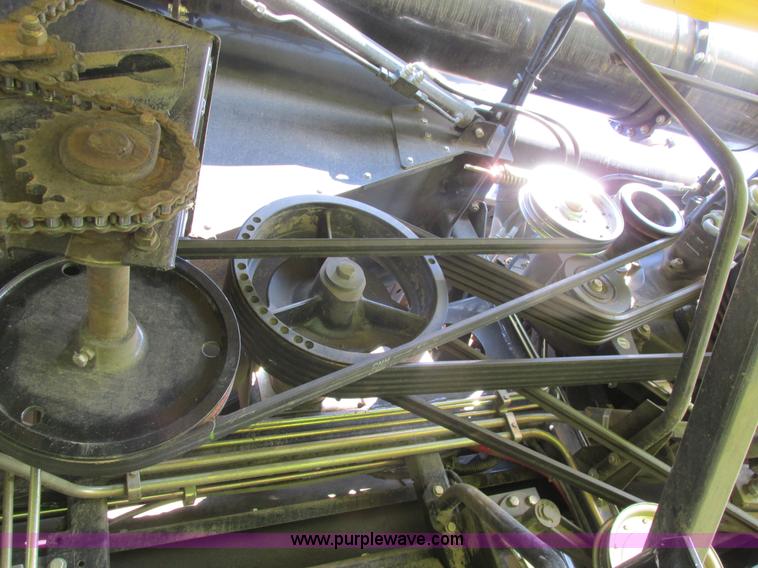 image for item A8728 2010 New Holland CR9070 combine